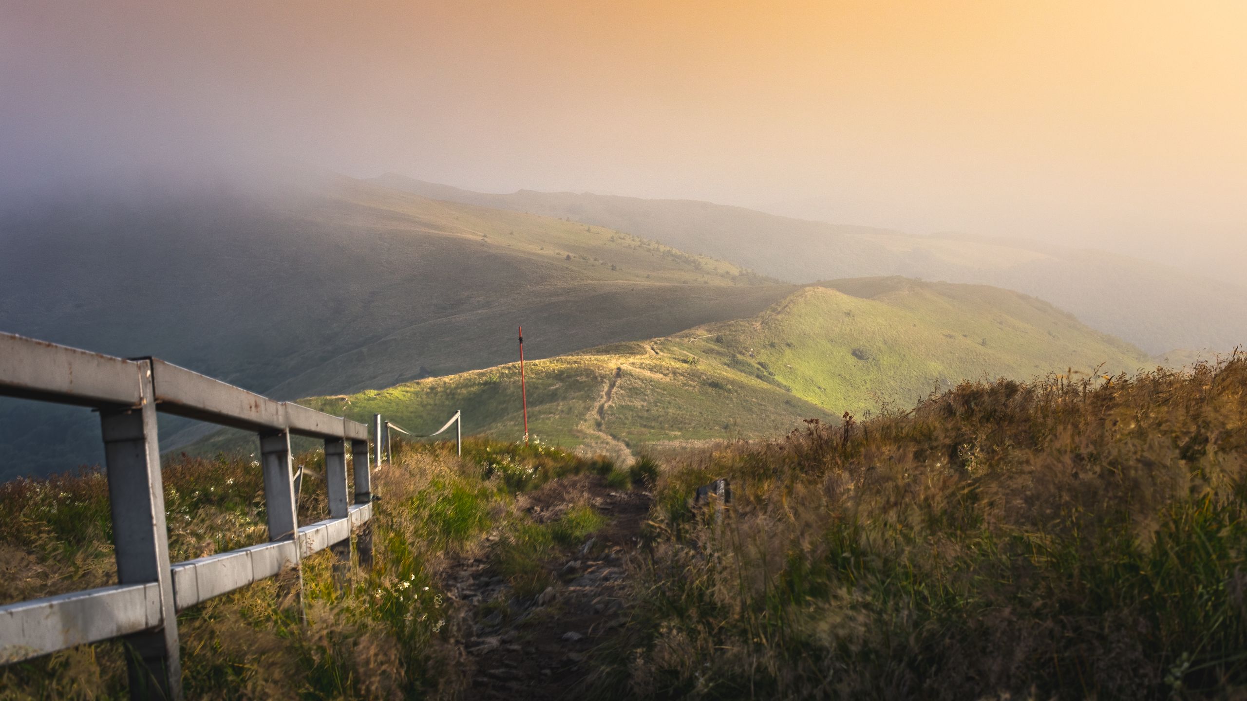 Strona główna 9 Captivating view of a hiking trail in Bieszczady Mountains, Poland, illuminated by the warm sunset glow.